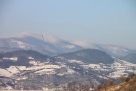 Turiștii au umplut stațiunile de la munte, deşi nu se pot bucura încă de zăpadă