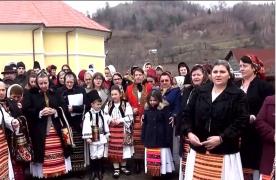 Preot din Bistriţa-Năsăud, vizitat de sute de colindători