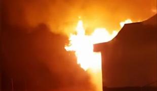 Momente de panică într-o localitate din Alba. O biserică a ars ca o torţă