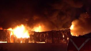 Incendiu violent la un depozit din Afumaţi. Au intervenit 25 de autospeciale şi 150 de pompieri