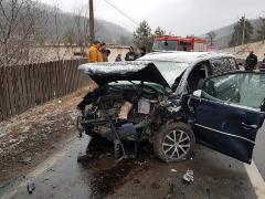 Mamă și fiu morți în accident rutier, după o depăşire periculoasă efectuată de un alt şofer