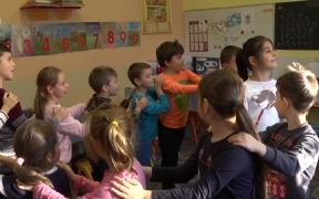 Noaptea de Revelion e prilej de distracţie dacă ai cu cine să-ţi laşi copiii acasă. Bonele, la mare căutare