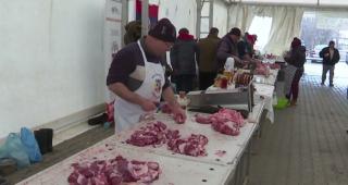 Ospăț în Arad, la concursul internaţional de pomana porcului