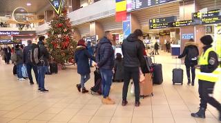 Peste 100 de români care urmau să petreacă Revelionul în Dubai, întorși cu avionul