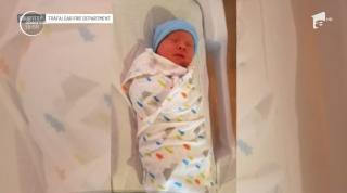 Un bebeluş a venit pe lume în parcarea unei biserici, din SUA, iar un pompier a fost moașă