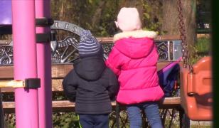 Proiect de lege care prevede vouchere pentru trusoul bebelușilor, rechizite sau tabere