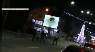 Bătaie în trafic, în Râmnicu Vâlcea. Șofer, pus la pământ în fața propriului copil