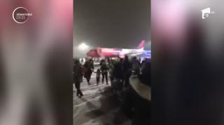 Avion cu români, evacuat la Debrecen: filmul incidentului