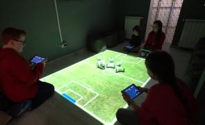 O femeie din Botoșani a pus pe picioare un spaţiu de joacă hi-tech pentru copii, unic în România