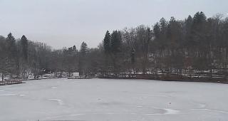 Lacul Ursu, spectacol de gheață pentru turişti