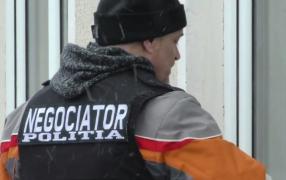 Copil de de șapte ani din Ghimbav, sechestrat în casă de mamă timp de 16 ore