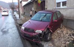 Casa unei familii din Reşiţa, magnet pentru accidente rutiere