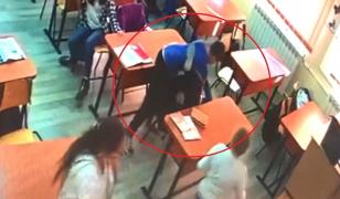 Copil bătut şi umilit în clasă, de faţa cu învăţătoarea, de un coleg, în Bucureşti