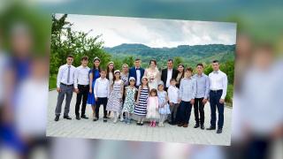 Familia Văcaru din Argeș, cea mai numeroasă din România - 2 soți și 20 de copii
