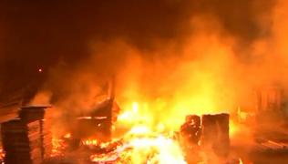 Incendiul de la fabrica de saltele din Urlați a fost stins după 12 ore