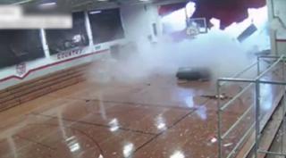 Clipe de groază pentru elevii unei școli din SUA, în timpul unei furtuni