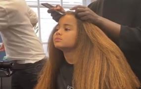 Mamă în război cu sistemul de învățământ britanic, pentru părul fiului