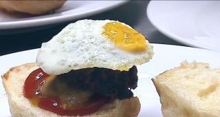 Ospăţ delicios organizat în inima Transilvaniei de o familie din Germania