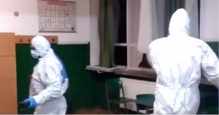 Zeci de copii din Arad, la spital după ce în liceu s-a făcut dezinsecţie cu o substanţă neautorizată