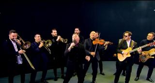 Explozie de energie, în platoul Observator. Mahala Rai Banda înterpretează melodia „Toba și basu' ”