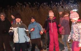 Patinoar natural construit de pompieri în mijlocul pădurii, în Mureş