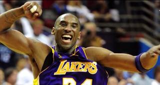 Legendarul jucător de baschet Kobe Bryant şi-a pierdut viaţa într-un accident de elicopter