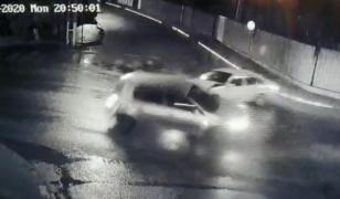 Fetiţă de 8 ani aruncată din maşina mamei şi ucisă, impactul de pe şosea a fost filmat, la Băicoi (video)