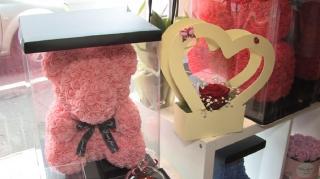 Pregătirile pentru Valentine's Day intră în linie dreaptă. Flori, dulciuri, dar și preparate cu efect afrodisiac