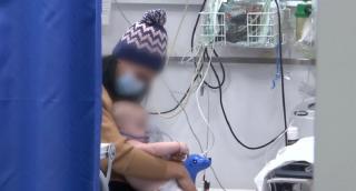 Panica a pus stăpânire pe părinți, în plin sezon gripal. Spitalele, luate cu asalt