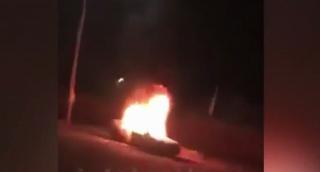Un tânăr de 29 de ani din Brăila şi-a incendiat propria maşină live pe Facebook (Video)