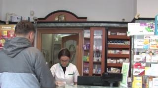 Românii, fruntași la medicamente luate după ureche