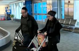 O familie întreagă ar fi fost dată jos din avion din motive de igienă