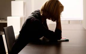 Sindromul Burnout, cel al epuizării profesionale, afectează și mulți români