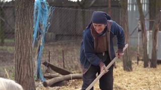 Doi bătrâni ţin în viaţă un sat din Galaţi. Ei au rămas singurii locuitori (Video)
