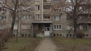 Vecinii bărbatului găsit mumificat în apartament, după 2 ani: "uşa era închisă cu lanţul, eram sigur că e mort" (Video)