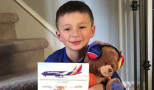 Gestul unei companii aeriene, după ce un copilaş şi-a uitat ursuleţul de pluş în avion (Video)