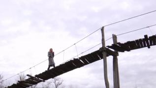 Două sate din Mehedinţi, încă rupte de civilizaţie. Uitaţi de lume, locuitorii supravieţuiesc cum pot (Video)