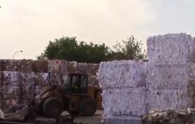 Români arestați în Spania pentru furt de deşeuri de hârtie (Video)