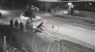 Copil lovit de maşină, în Suceava, în stare gravă la spital (Video)