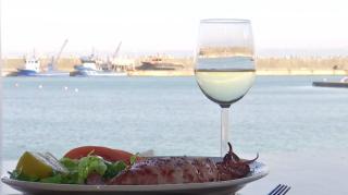 Ziua Îndrăgostiților, sărbătorită la malul mării. Hotelierii au oferte speciale