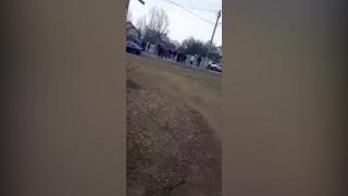 Mascaţii au intervenit din nou în Bălteni, la hoţii de curent: "Ia uitaţi cum atacă Poliţia" (Video)