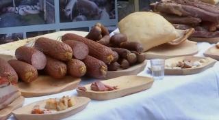 Slănina, sărbătorită de Ziua Îndrăgostiților. "Slana Fest" a ajuns la a noua ediţie!