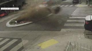 Șoferița beată care a zburat cu mașina, în SUA, a scăpat doar cu zgârieturi