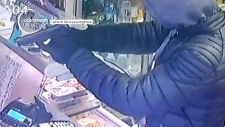 Doi adolescenți au atacat cu pistoale de jucărie un magazin în Argeș, dar au avut o surpriză