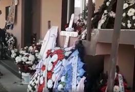 Băieţelul de 4 ani mort după anestezie generală la stomatolog, la Piteşti, înmormântat într-un sicriu alb