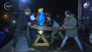 Concurs de tăiat lemne cu joagărul, la Serbările Zăpezii în Vatra Dornei