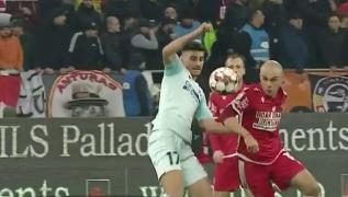 Scene șocante la meciul dintre Dinamo şi FCSB. Fotbalistul Slavko Perovic, grav rănit în timpul partidei