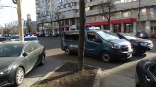 Angajata unei bănci din Brăila la spital, după ce un client cu buletinul expirat a vandalizat sediul băncii