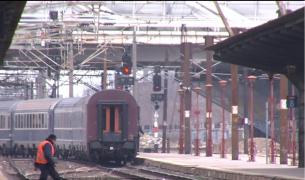 Trenurile CFR, întârzieri din cauza sutelor de restricţii de viteză