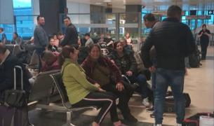Românii blocaţi zeci de ore pe aeroportul din Valencia, dezvăluiri cutremurătoare